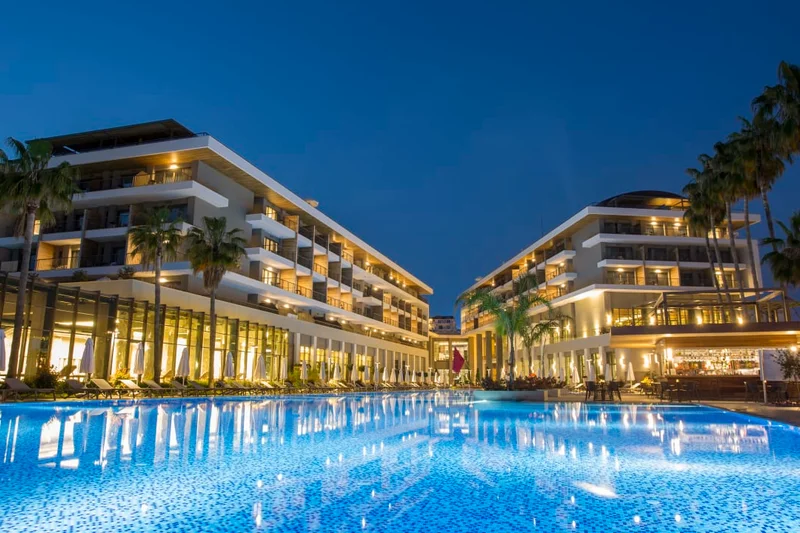 Acanthus Cennet Barut Collection Beheizter Pool und Außenanlage