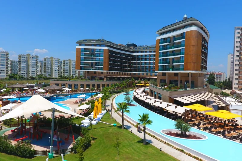 Aska Lara Resort & Spa Beheizter Pool und Außenanlage