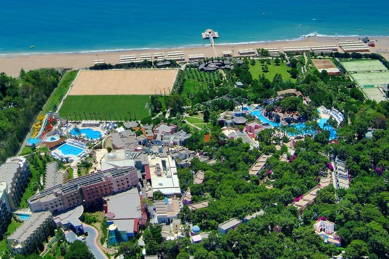 Blue Waters Club Beheizter Pool und Außenanlage