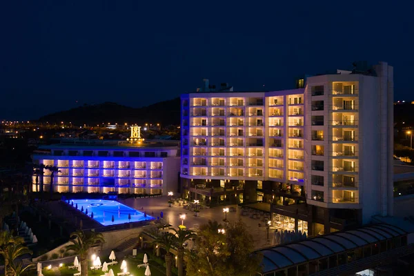Boyalik Beach Hotel SPA & Thermal Resort Cesme – Poollandschaft und Sonnenterrasse