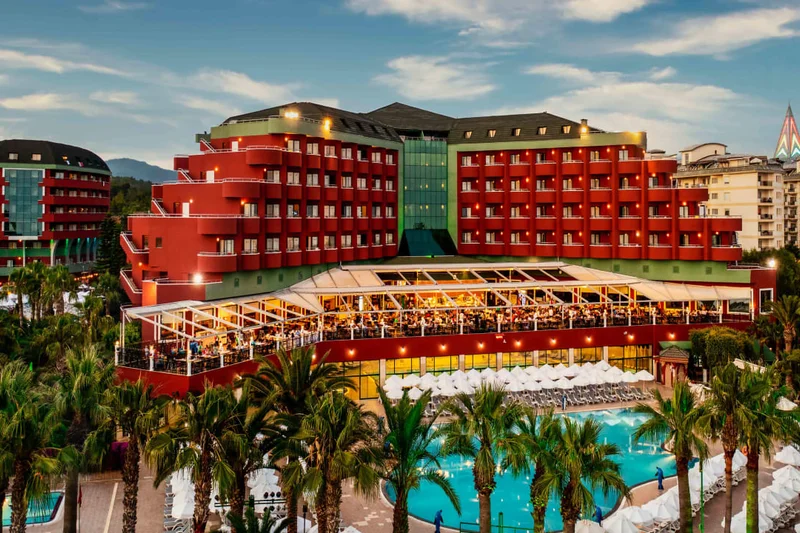 Delphin Deluxe Resort – Hauptansicht und Außenbereich in Okurcalar