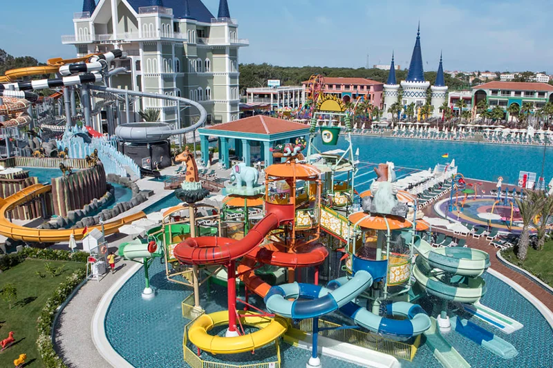 Granada Luxury Belek – Hauptansicht und Außenbereich in Belek