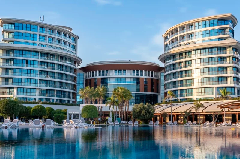 Hotel Baia Lara – Hauptansicht und Außenbereich in Lara