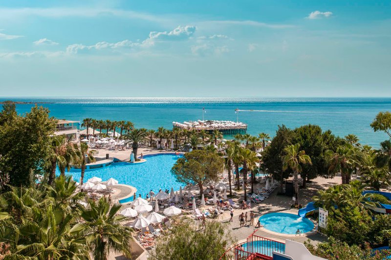 Botanik Hotel & Resort – Poollandschaft und Sonnenterrasse