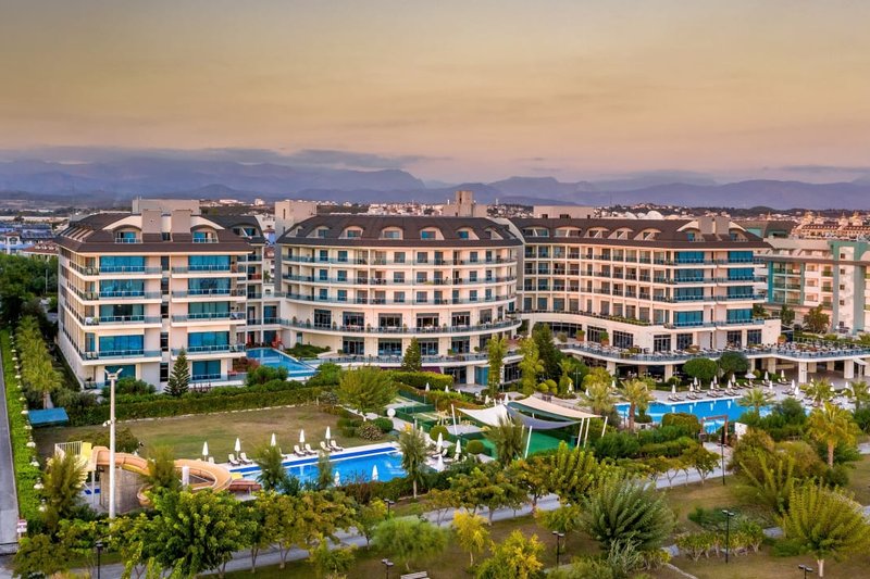 Commodore Elite Suites & Spa - Adults only – Hauptansicht und Außenbereich in Belek