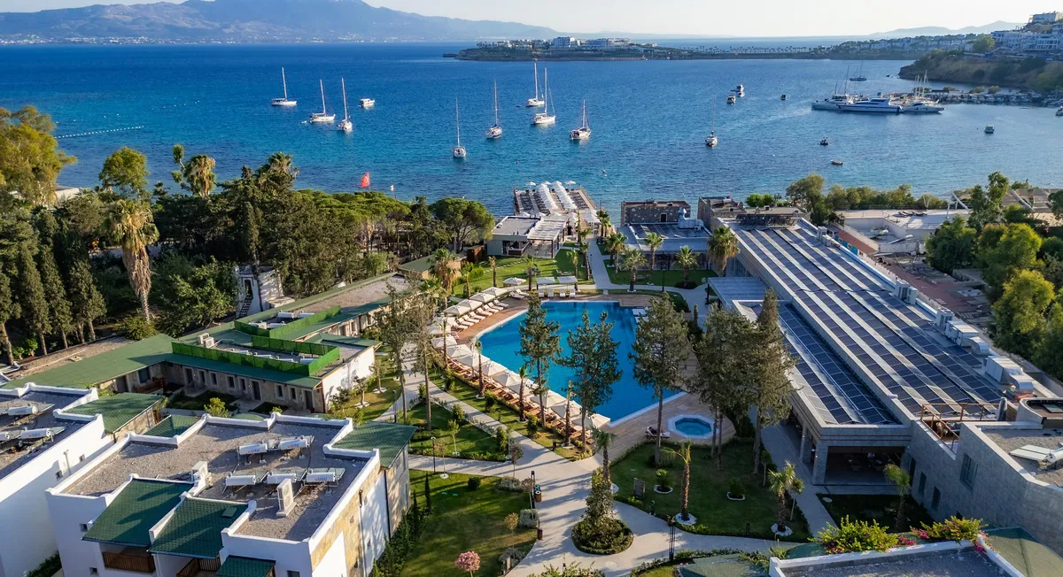 Grecotel LUX ME Bodrum / Turgutreis – Hauptansicht und Außenbereich in Bodrum