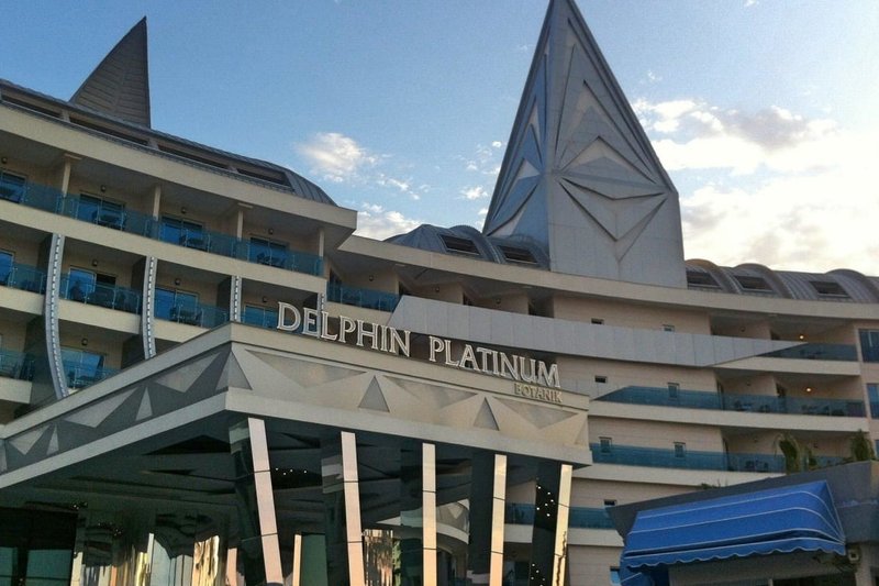 Hotel Botanik Platinum – Poollandschaft und Sonnenterrasse