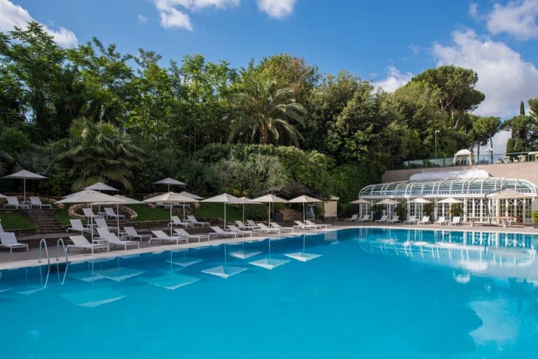 Hotel Hassler Roma – Poollandschaft und Sonnenterrasse