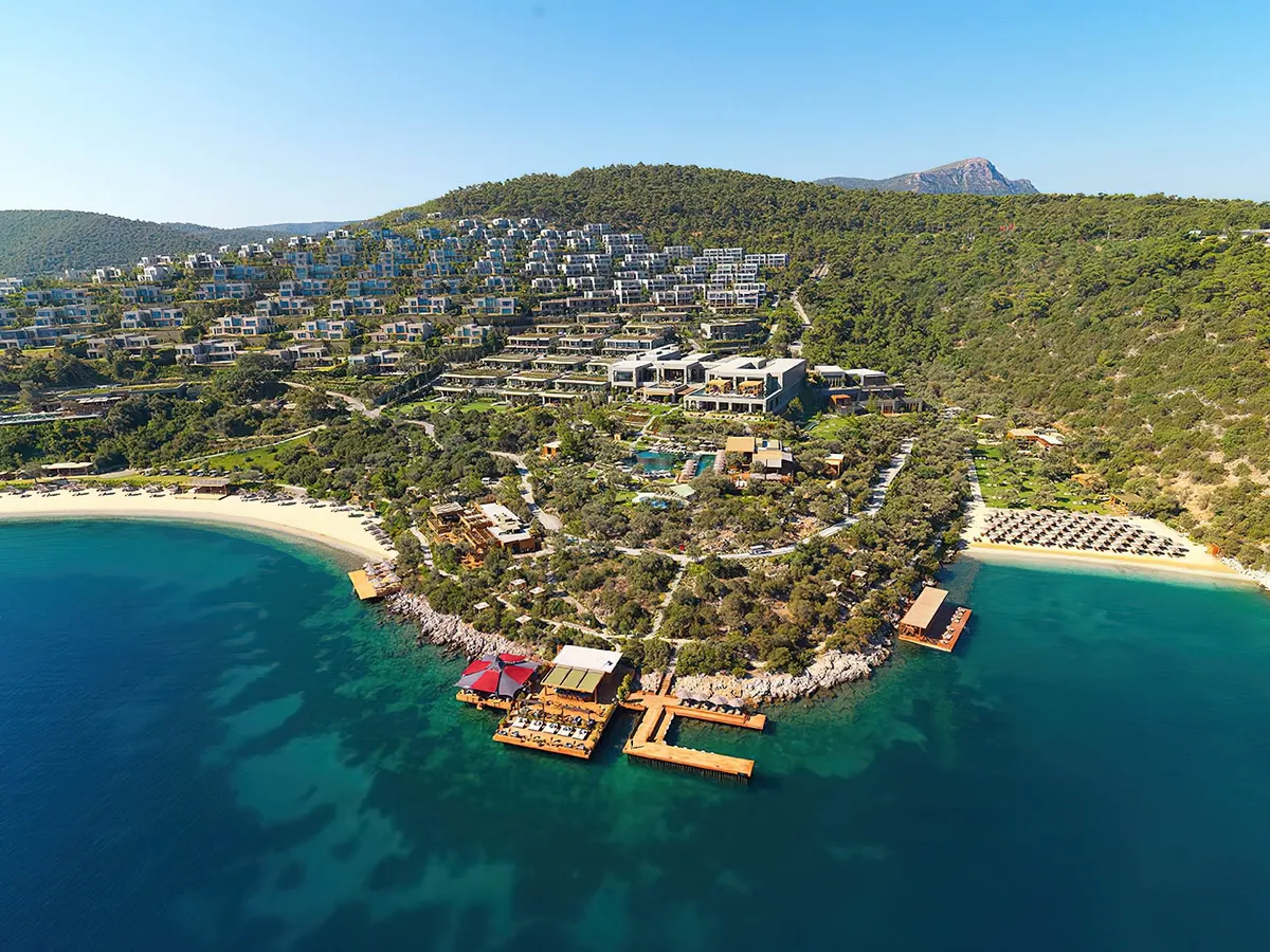 Hotel Mandarin Oriental Bodrum – Wellnessbereich und Strandabschnitt