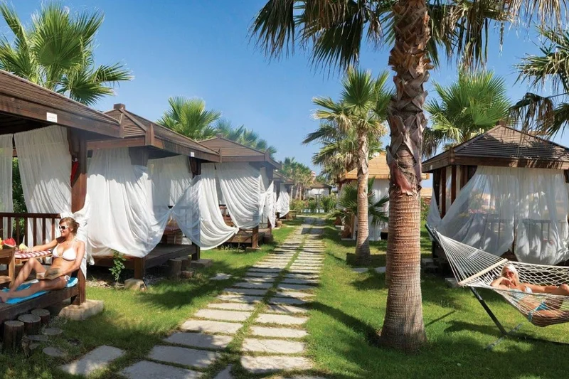 Hotel Mukarnas Spa Resort Beheizter Pool und Außenanlage