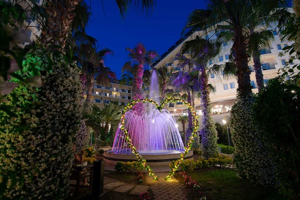 Hotel Mukarnas Spa Resort – Poollandschaft und Sonnenterrasse