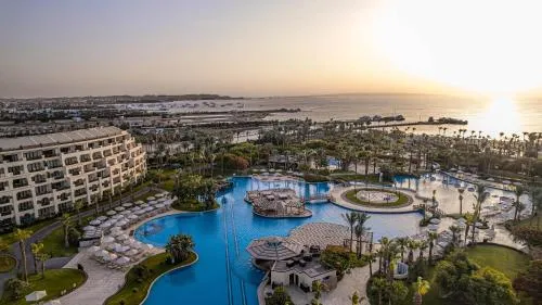 Rixos Premium Belek – Poollandschaft und Sonnenterrasse
