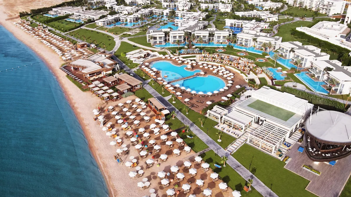 Rixos Premium Magawish Suites & Villas – Wellnessbereich und Strandabschnitt