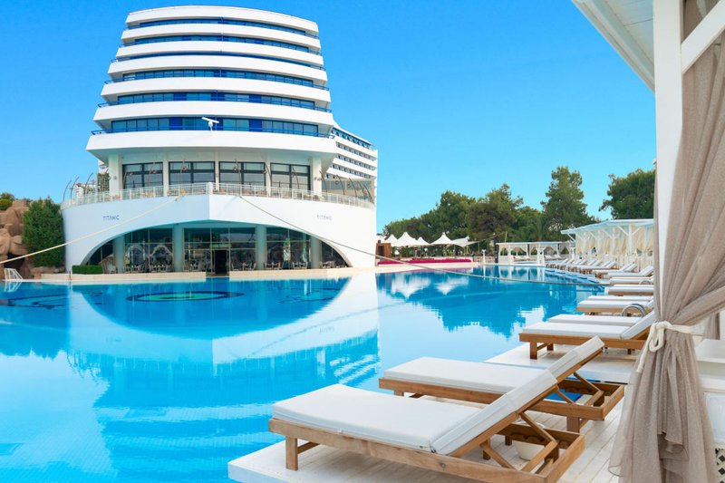 Titanic Deluxe Lara – Hauptansicht und Außenbereich in Lara, Antalya