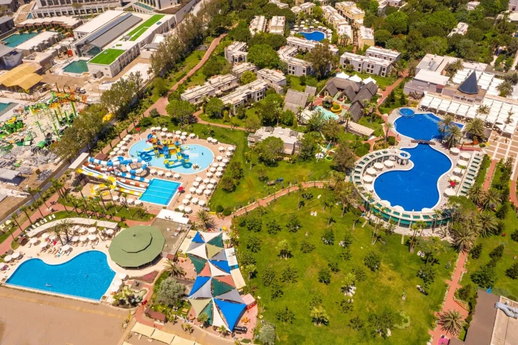 TUI Magic Life Belek – Wellnessbereich und Strandabschnitt