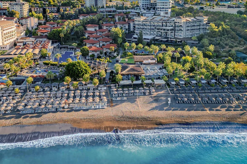 Justiniano Deluxe Resort – Hauptansicht und Außenbereich in Okurcalar