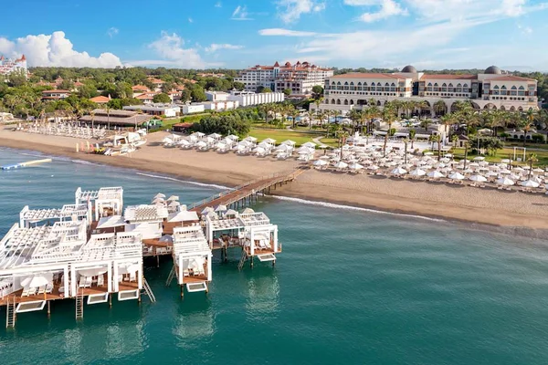 Kempinski Hotel The Dome Belek – Poollandschaft und Sonnenterrasse