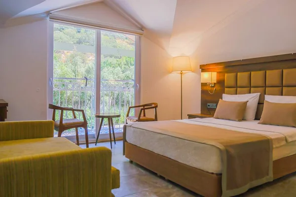 Ölüdeniz Turquoise Hotel – Poollandschaft und Sonnenterrasse