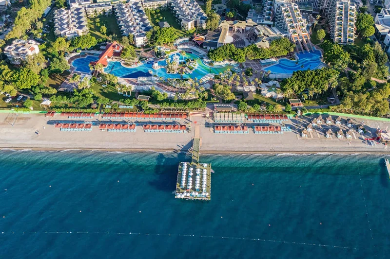 Limak Limra Hotel & Resort Zimmerausstattung und Balkon