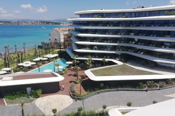 Reges A Luxury Collection Resort and SPA – Poollandschaft und Sonnenterrasse