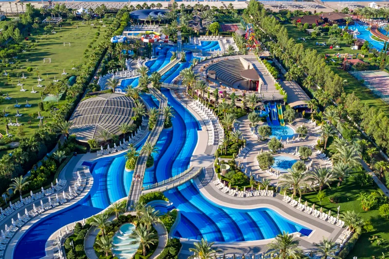 Royal Holiday Palace Beheizter Pool und Außenanlage