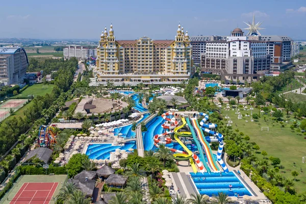 Royal Holiday Palace – Poollandschaft und Sonnenterrasse