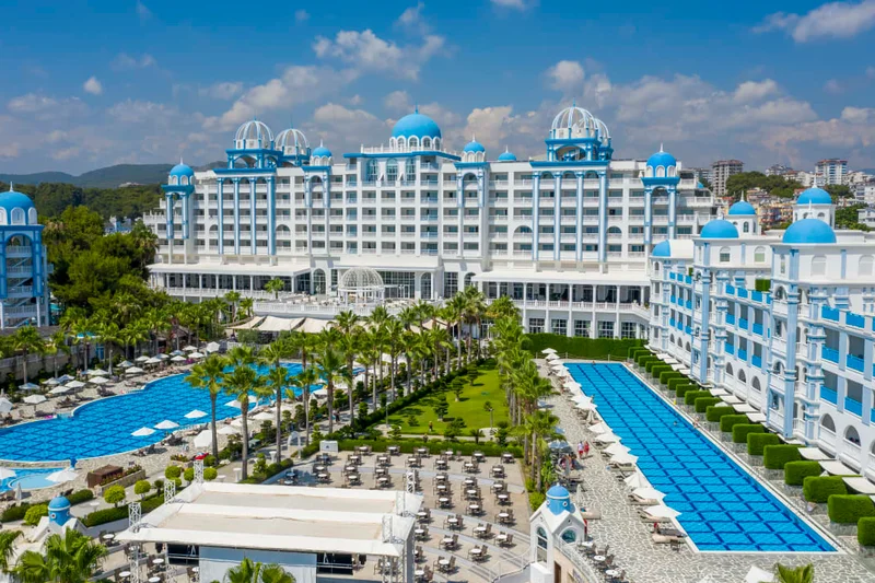 Rubi Platinum Spa Resort & Suites – Hauptansicht und Außenbereich in Avsallar