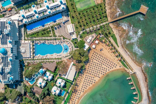 Rubi Platinum Spa Resort & Suites – Poollandschaft und Sonnenterrasse
