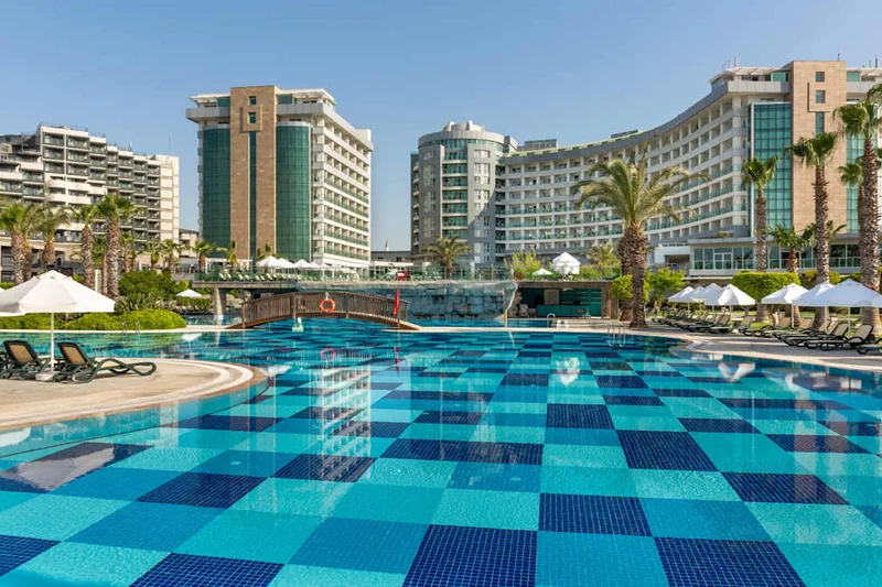 Sherwood Exclusive Lara Beheizter Pool und Außenanlage