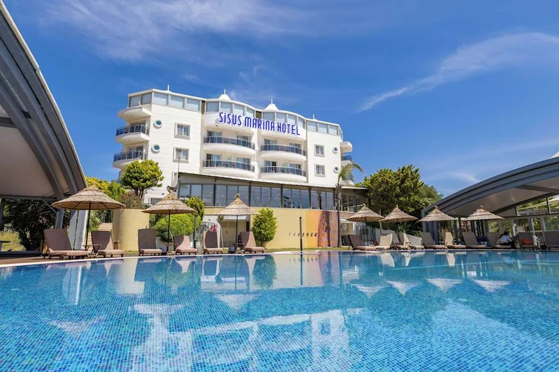 Sisus Marina Hotel – Hauptansicht und Außenbereich in Çeşme