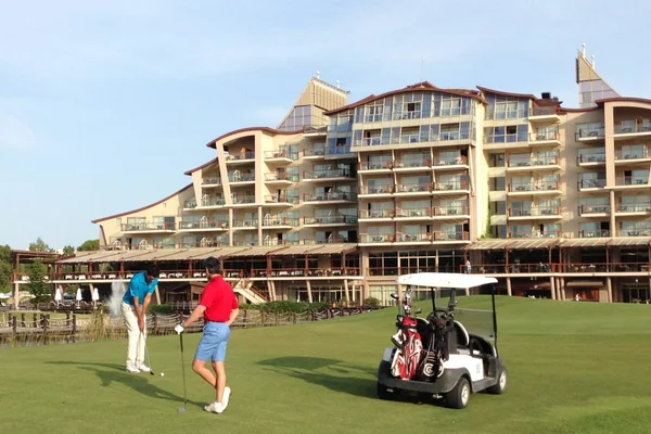Sueno Hotels Golf Belek – Poollandschaft und Sonnenterrasse
