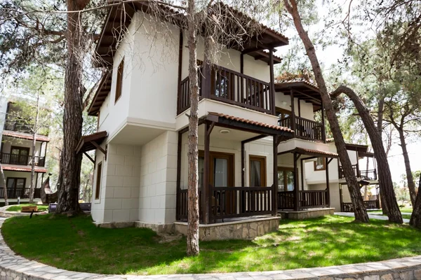 Voyage Sorgun – Poollandschaft und Sonnenterrasse